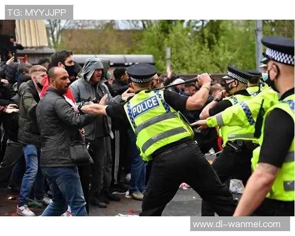 足球流氓2监狱风云：在暴力与友情的边缘挣扎的男人们的故事